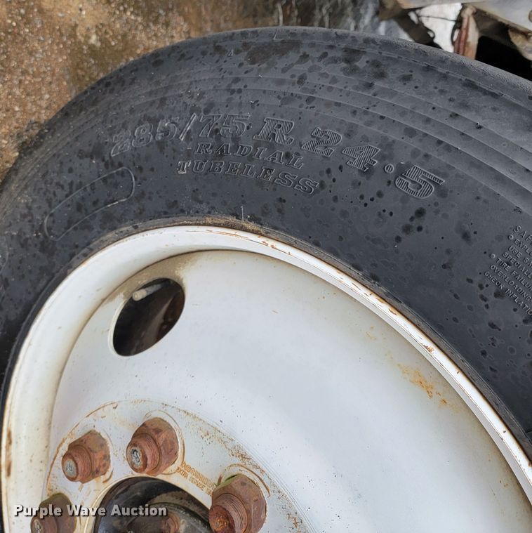 image for item JE9985 1982 Mack R688ST  water truck