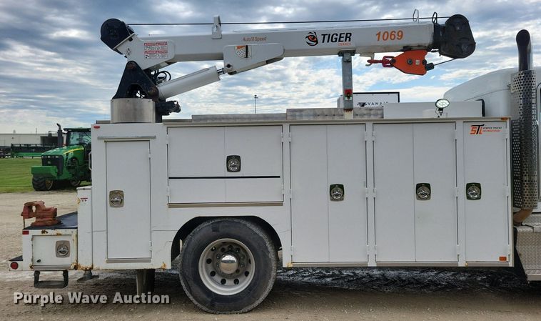 image for item JO9284 2014 Kenworth T370  utility / service truck