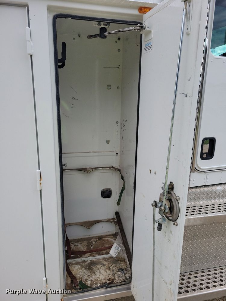 image for item JO9284 2014 Kenworth T370  utility / service truck