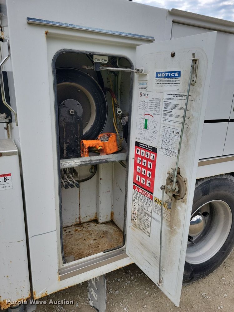 image for item JO9284 2014 Kenworth T370  utility / service truck