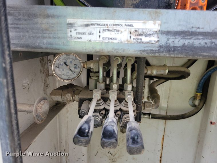 image for item JO9284 2014 Kenworth T370  utility / service truck