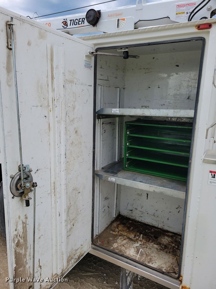 image for item JO9284 2014 Kenworth T370  utility / service truck