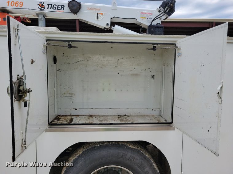 image for item JO9284 2014 Kenworth T370  utility / service truck