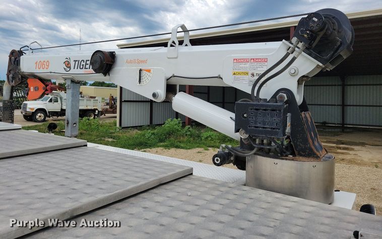 image for item JO9284 2014 Kenworth T370  utility / service truck