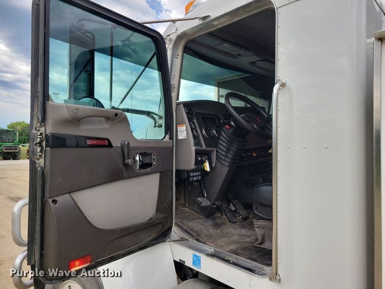 image for item JO9284 2014 Kenworth T370  utility / service truck