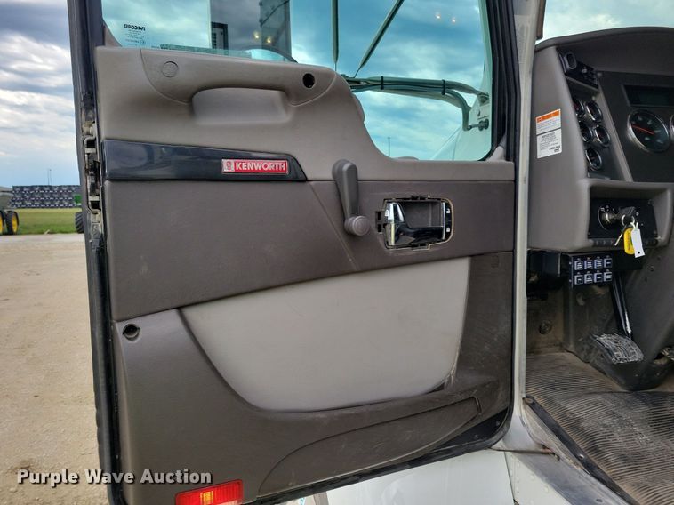 image for item JO9284 2014 Kenworth T370  utility / service truck