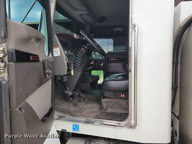 image for item JO9284 2014 Kenworth T370  utility / service truck