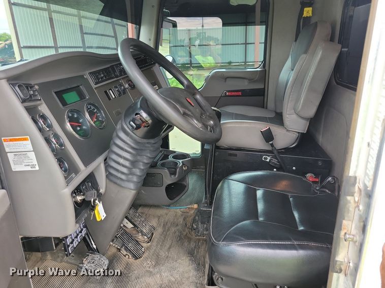 image for item JO9284 2014 Kenworth T370  utility / service truck