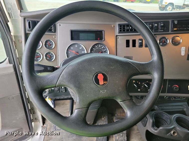 image for item JO9284 2014 Kenworth T370  utility / service truck