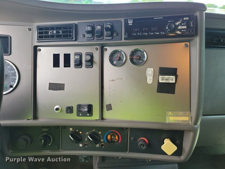 image for item JO9284 2014 Kenworth T370  utility / service truck