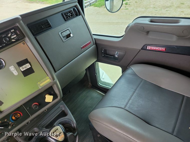 image for item JO9284 2014 Kenworth T370  utility / service truck