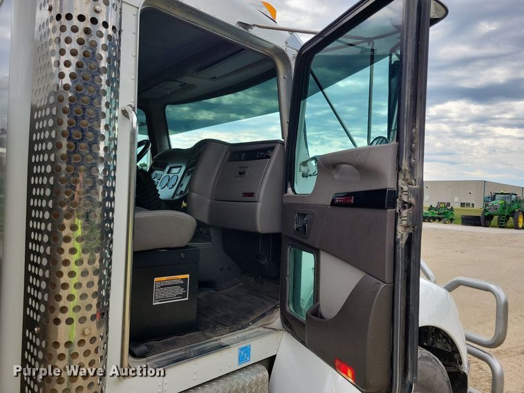 image for item JO9284 2014 Kenworth T370  utility / service truck