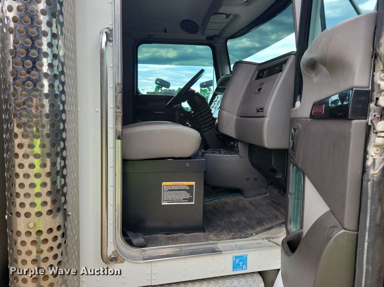 image for item JO9284 2014 Kenworth T370  utility / service truck