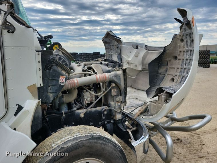 image for item JO9284 2014 Kenworth T370  utility / service truck