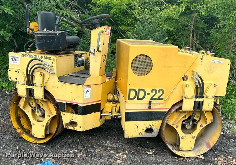image for item JX9001 1993 Ingersoll Rand DD22  double drum vibratory roller