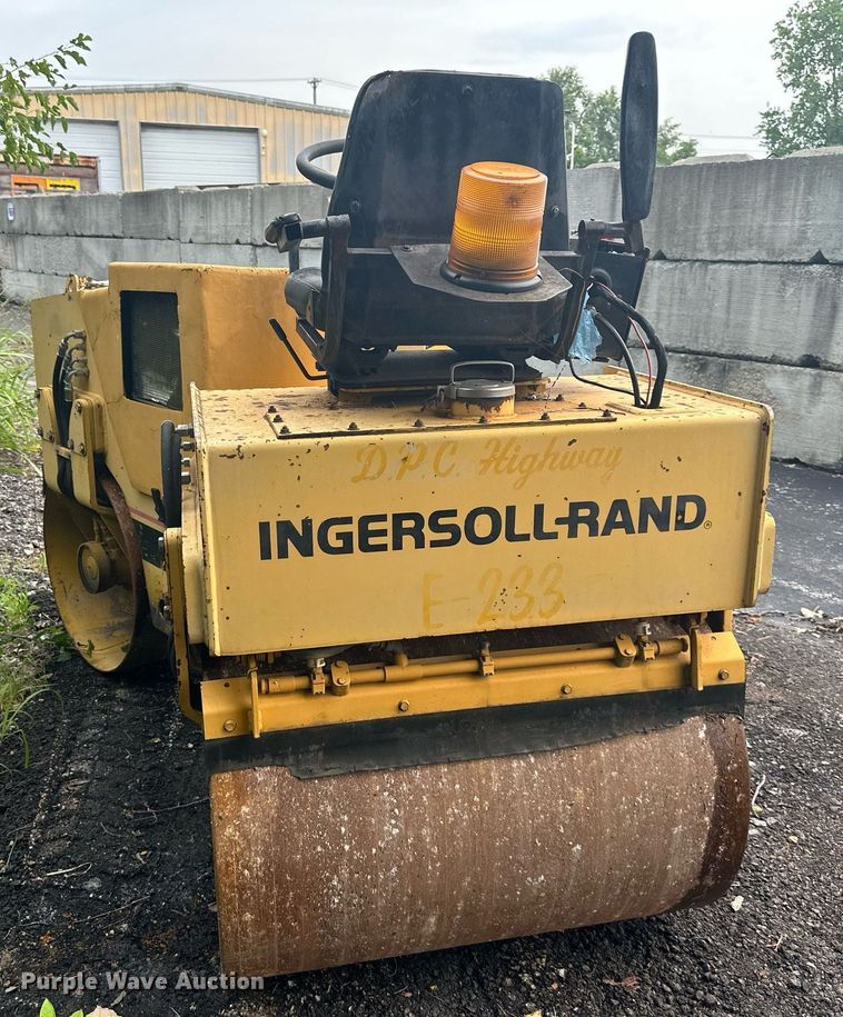 image for item JX9001 1993 Ingersoll Rand DD22  double drum vibratory roller