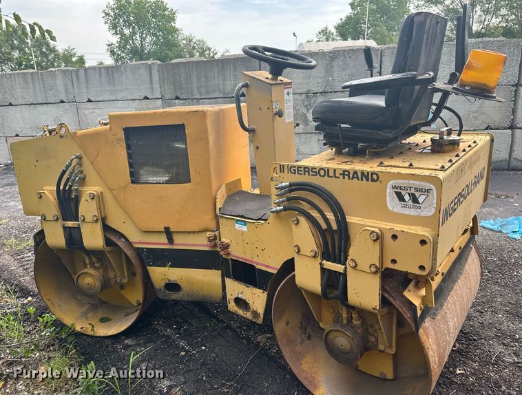 image for item JX9001 1993 Ingersoll Rand DD22  double drum vibratory roller