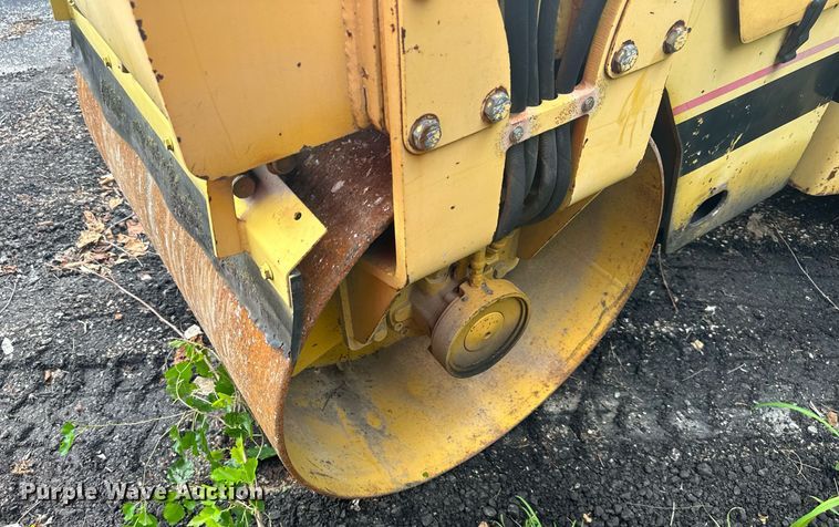 image for item JX9001 1993 Ingersoll Rand DD22  double drum vibratory roller