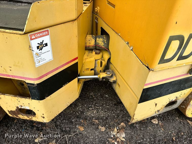 image for item JX9001 1993 Ingersoll Rand DD22  double drum vibratory roller