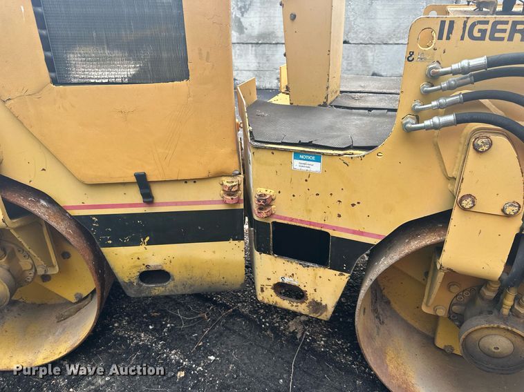 image for item JX9001 1993 Ingersoll Rand DD22  double drum vibratory roller
