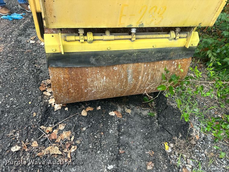 image for item JX9001 1993 Ingersoll Rand DD22  double drum vibratory roller