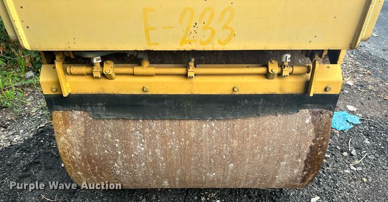 image for item JX9001 1993 Ingersoll Rand DD22  double drum vibratory roller