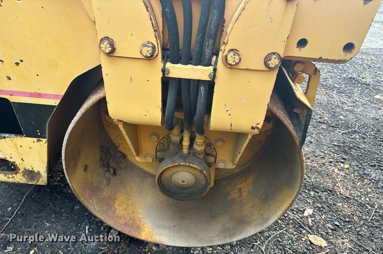 image for item JX9001 1993 Ingersoll Rand DD22  double drum vibratory roller