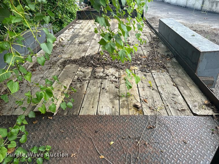 image for item JX9002 2001 Dressen Custom  utility trailer