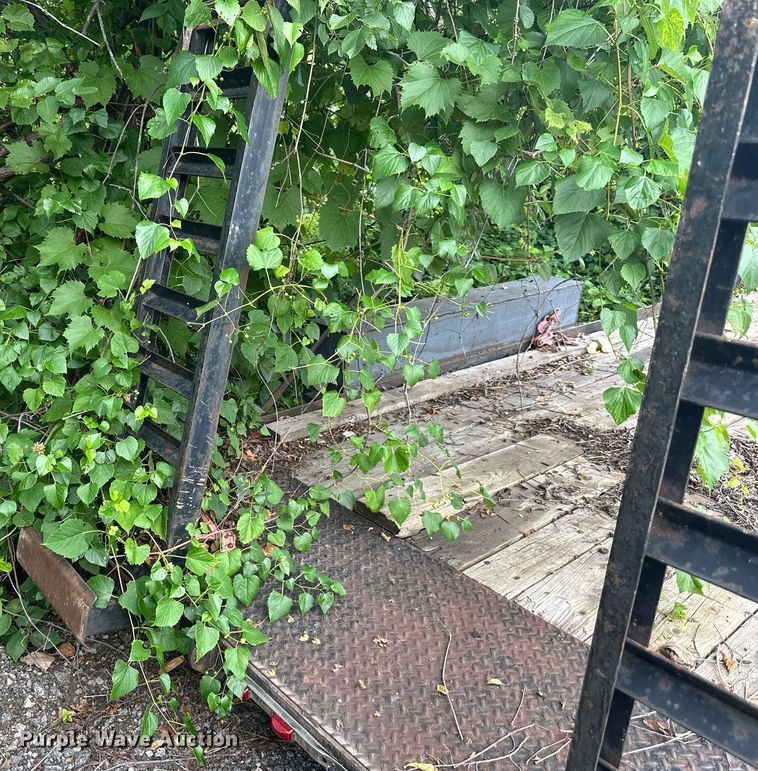 image for item JX9002 2001 Dressen Custom  utility trailer