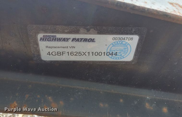 image for item JX9002 2001 Dressen Custom  utility trailer