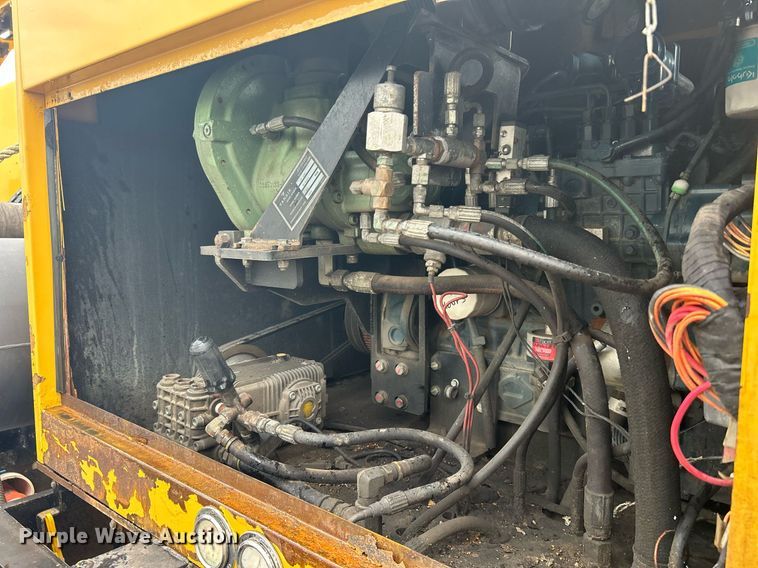 image for item KW9166 2014 Vermeer VX100XT-800AIR  vacuum excavator