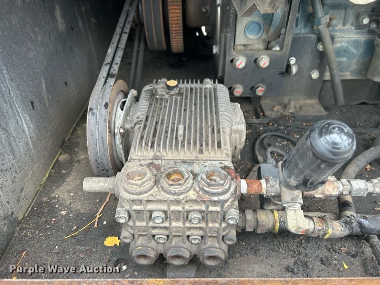 image for item KW9166 2014 Vermeer VX100XT-800AIR  vacuum excavator