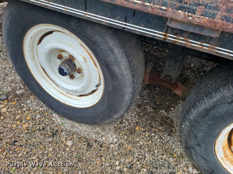 image for item LE9051 1998 Tri-Star  equipment trailer