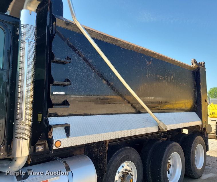 image for item LE9070 2012 Caterpillar CT660L  dump truck