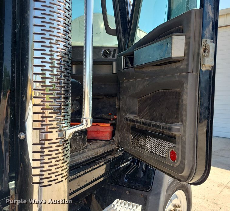 image for item LE9070 2012 Caterpillar CT660L  dump truck