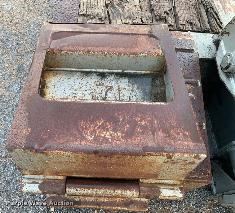 image for item LH9736 2006 Trail King TK110HDG  lowboy equipment trailer