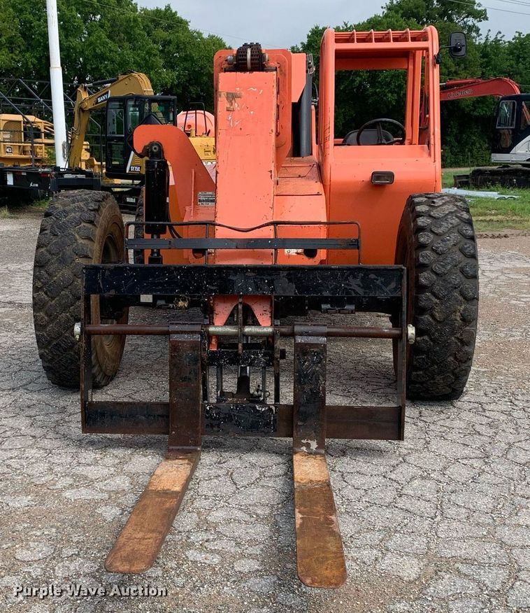 image for item LH9742 2006 Sky Trak 8042  telehandler