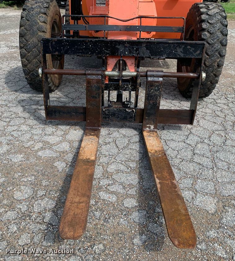 image for item LH9742 2006 Sky Trak 8042  telehandler