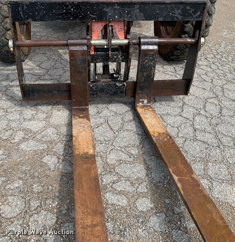 image for item LH9742 2006 Sky Trak 8042  telehandler