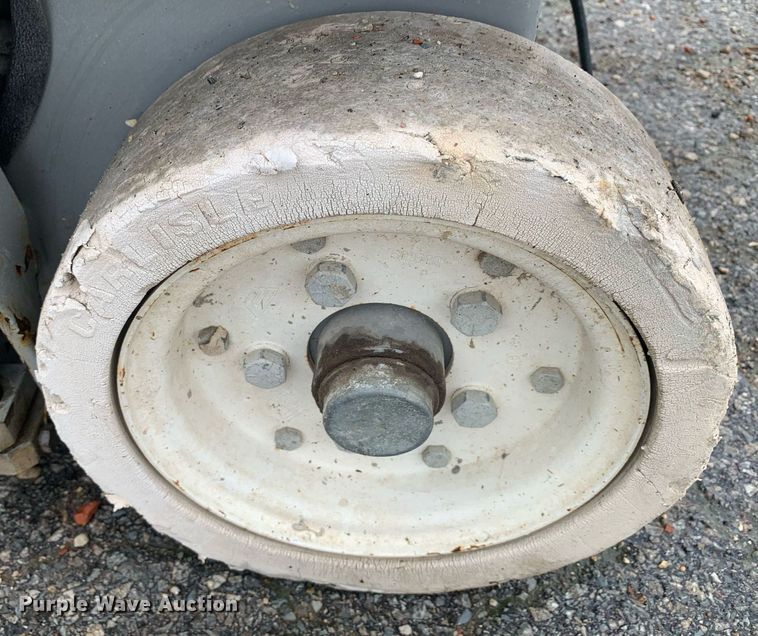 image for item LH9743 2008 Skyjack SJIII3219  scissor lift