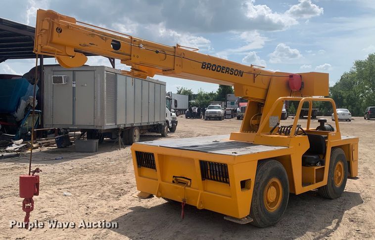 image for item LH9751 2002 Broderson IC-80-1F  crane