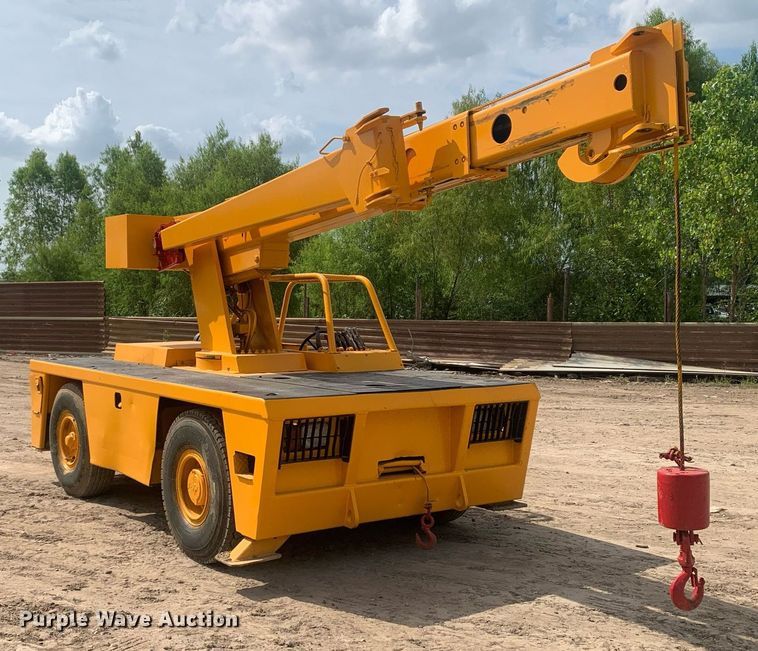 image for item LH9751 2002 Broderson IC-80-1F  crane