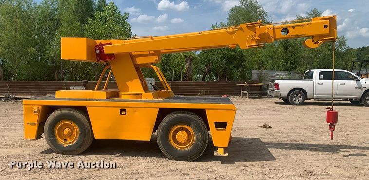 image for item LH9751 2002 Broderson IC-80-1F  crane