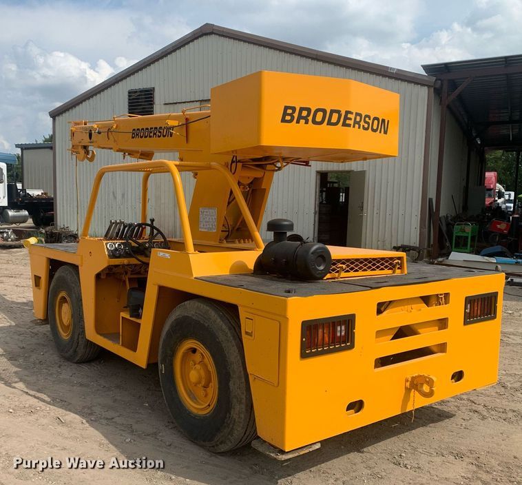 image for item LH9751 2002 Broderson IC-80-1F  crane