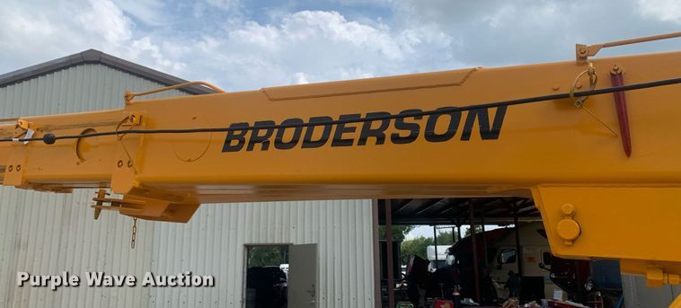image for item LH9751 2002 Broderson IC-80-1F  crane