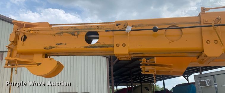 image for item LH9751 2002 Broderson IC-80-1F  crane