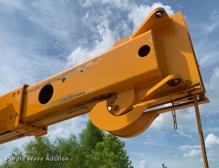 image for item LH9751 2002 Broderson IC-80-1F  crane