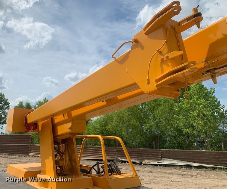 image for item LH9751 2002 Broderson IC-80-1F  crane