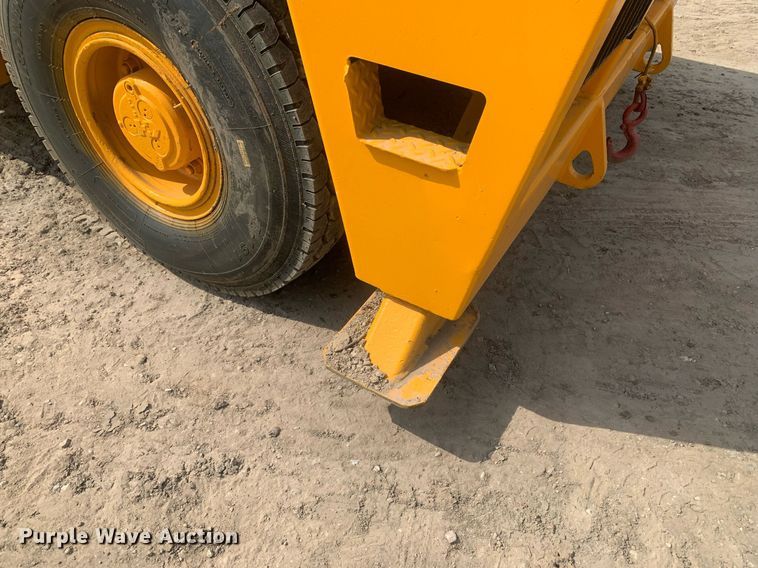 image for item LH9751 2002 Broderson IC-80-1F  crane