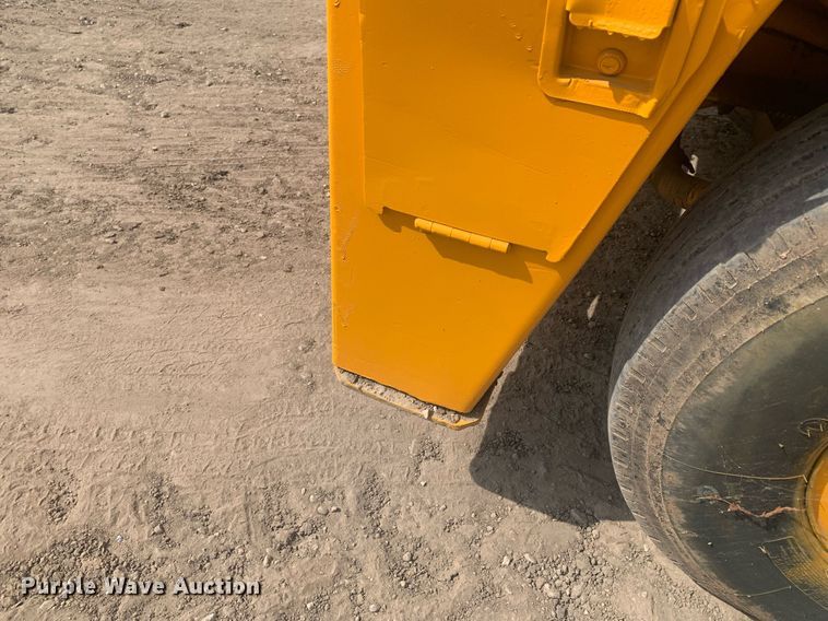 image for item LH9751 2002 Broderson IC-80-1F  crane